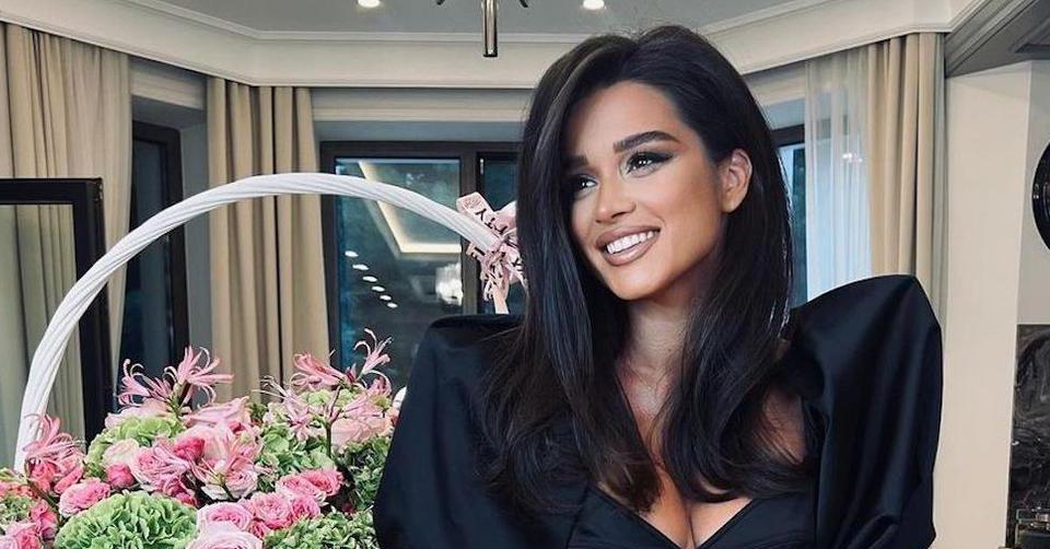 Ксения Бородина поздравила свою мать с днем рождения и поделилась уникальными старыми фотографиями.