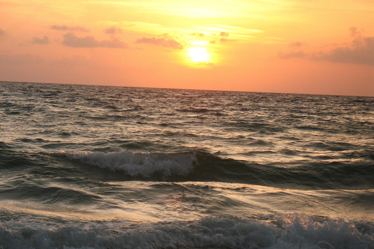 В Индонезии стартовала срочная эвакуация населения из-за затопления.