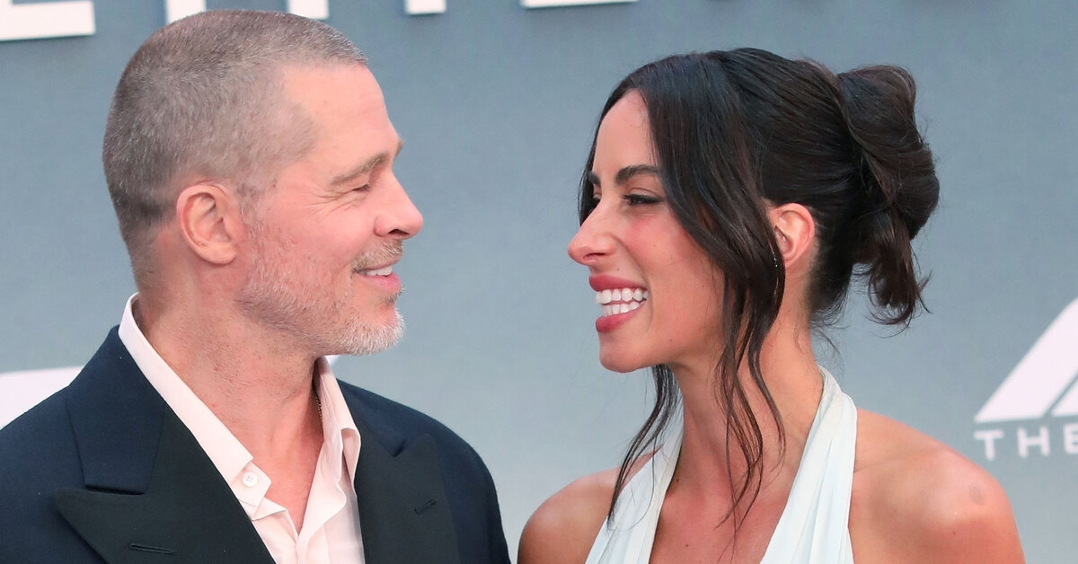 Инес де Рамон в обтягивающем платье и Брэд Питт в молодежном стиле посетили звездное мероприятие в Лос-Анджелесе.