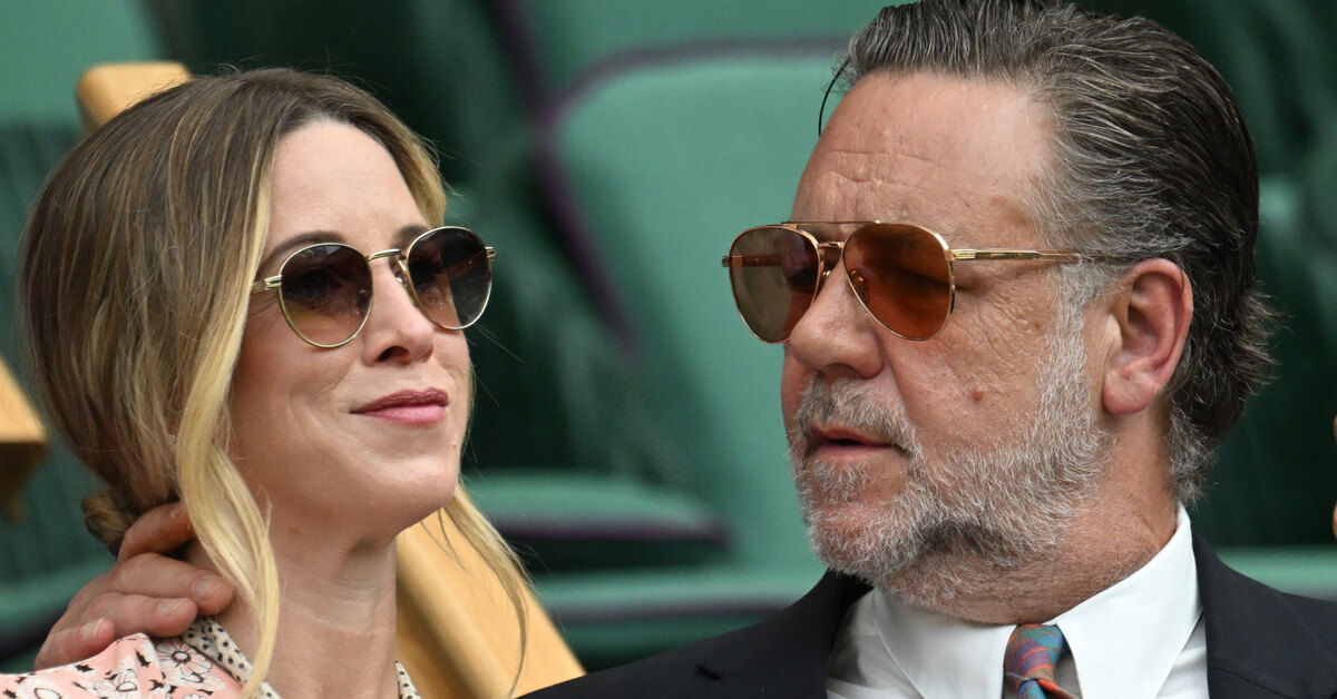 Рассел Кроу поделился причинами, по которым не планирует жениться на своей половинке, которая почти вдвое младше его.