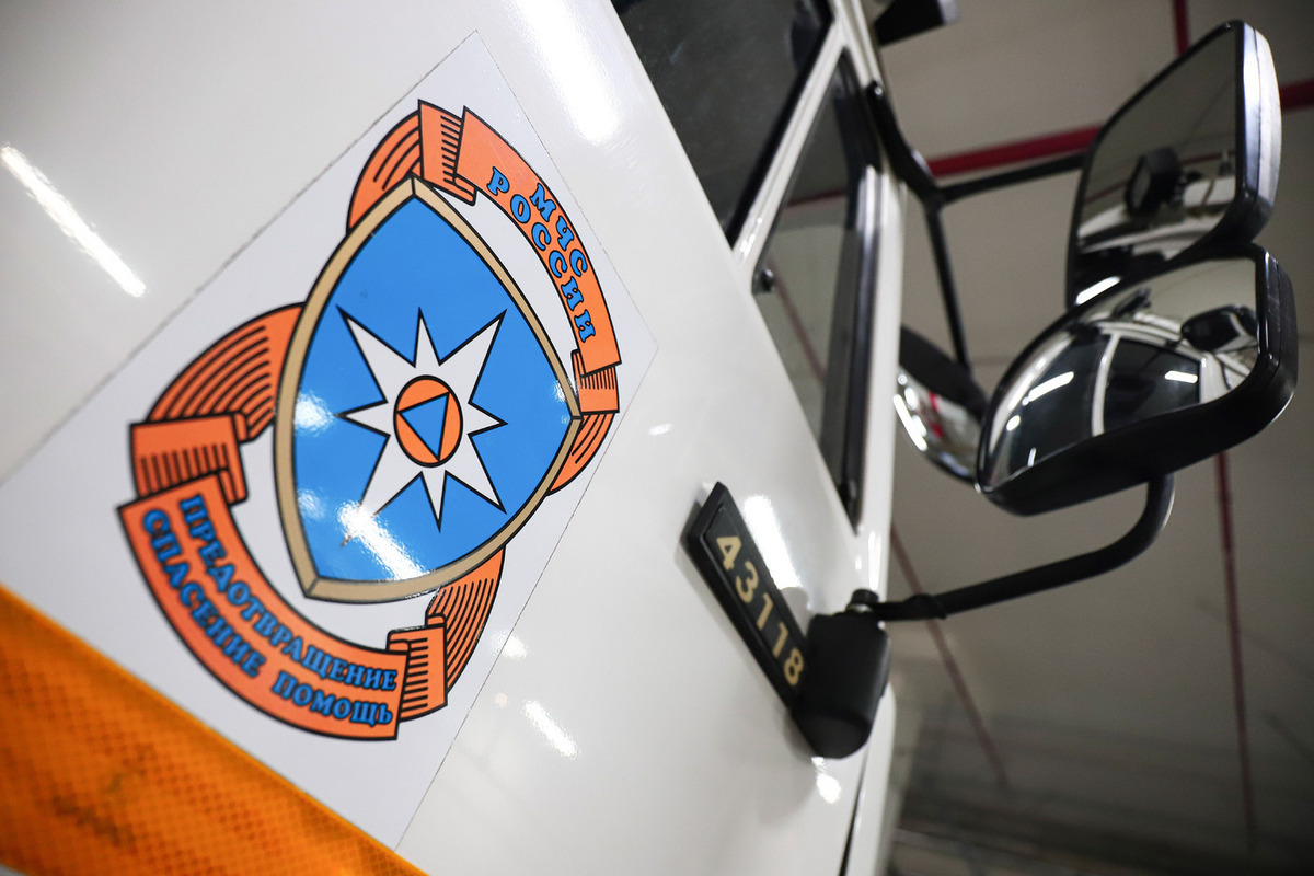 В Махачкале произошёл пожар на мебельном производстве.