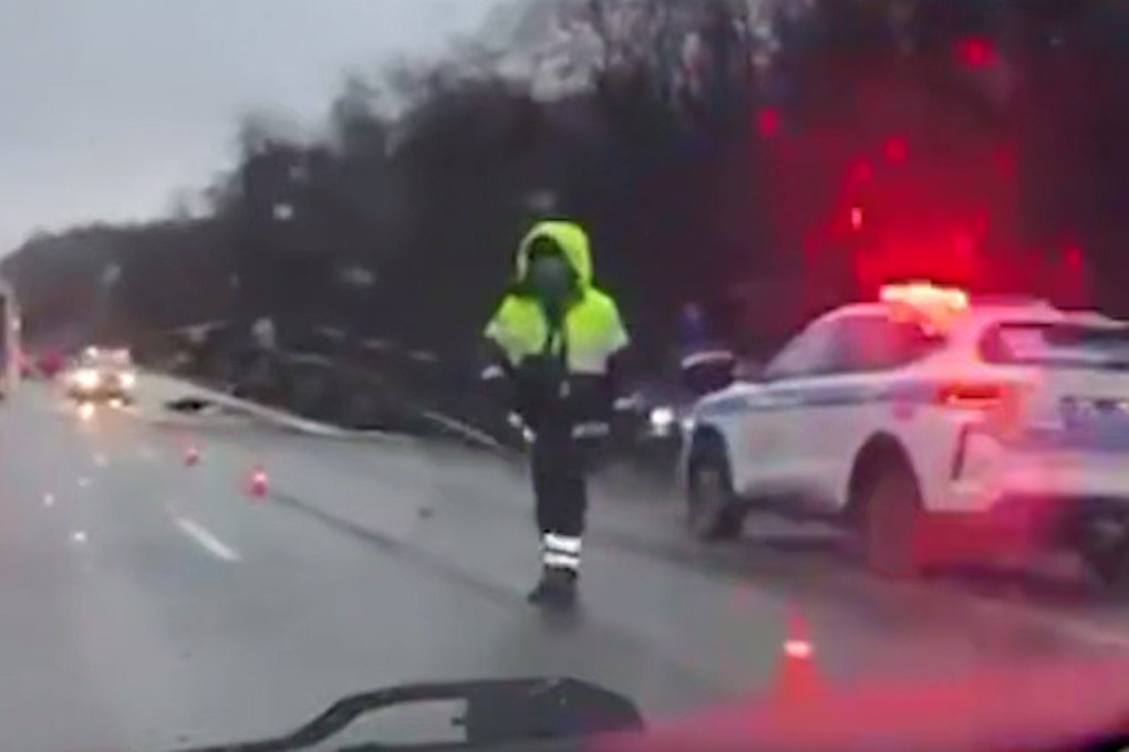 Ледяной дождь остановил движение на трассе М-5 в Челябинской области.