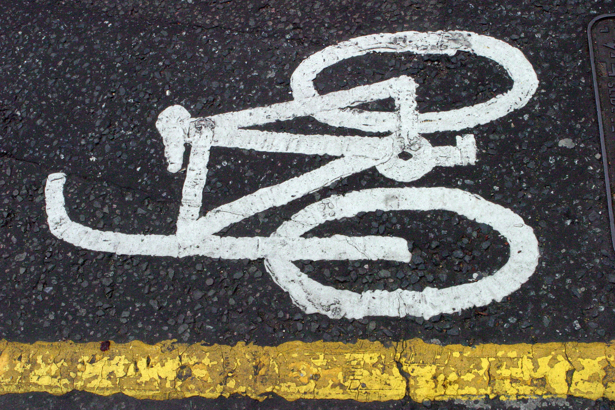 Пенсионер упал с велосипеда в 40-метровую пропасть и выжил благодаря необычным обстоятельствам.