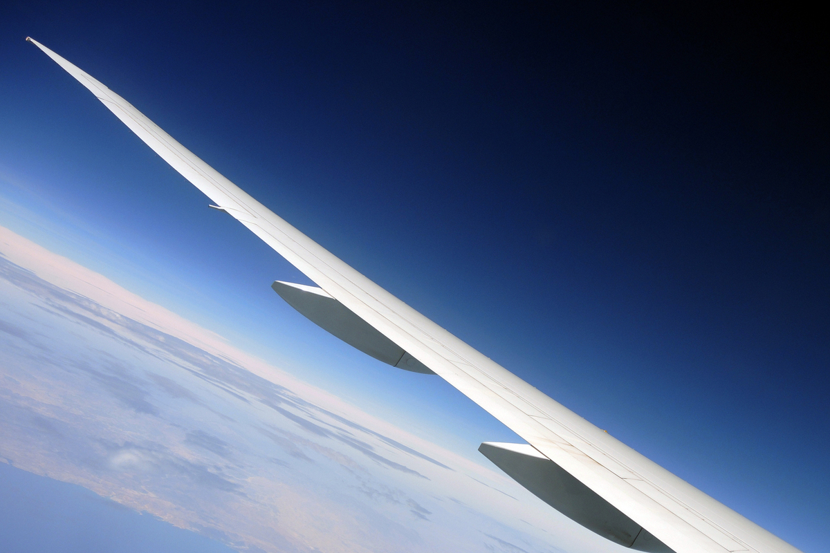 Два самолета столкнулись в крупном аэропорту.