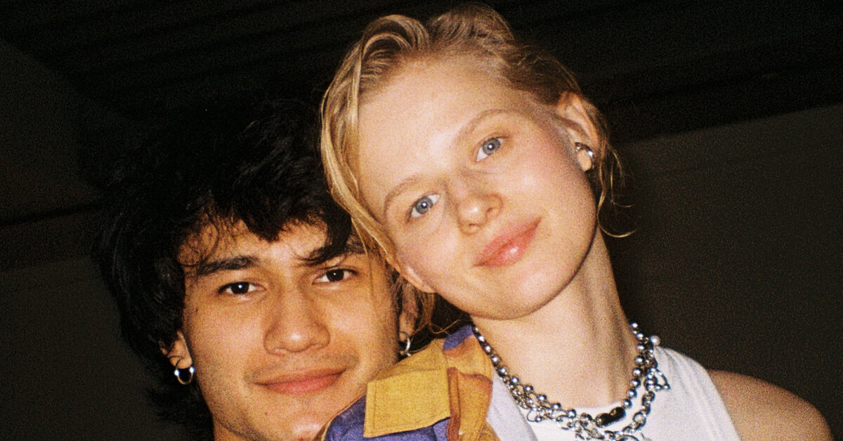 Саша Бортич предстала с идеальной фигурой в бикини во время отдыха с приятелем в Кении.