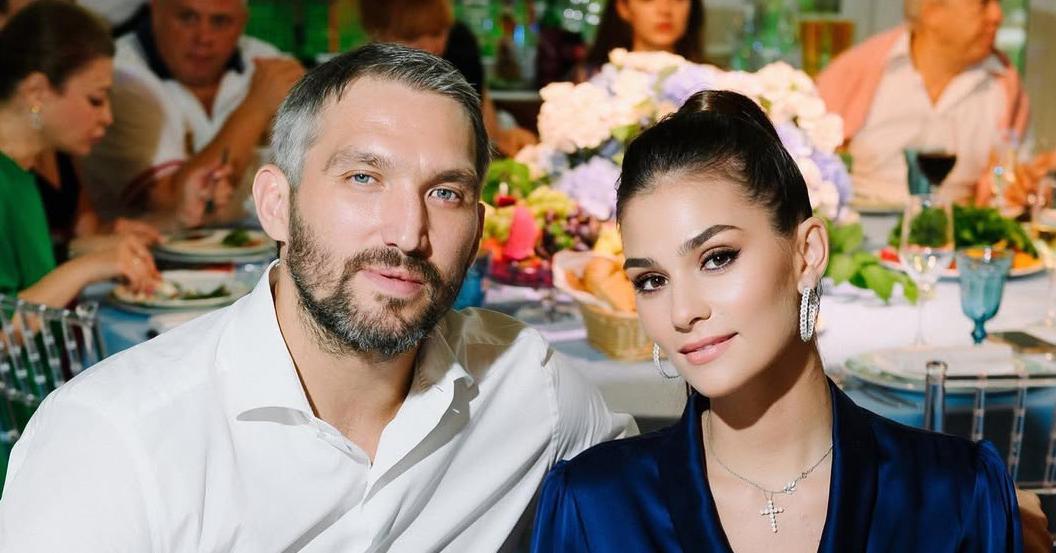 Шубская и Овечкин продемонстрировали свои костюмы на Хэллоуин