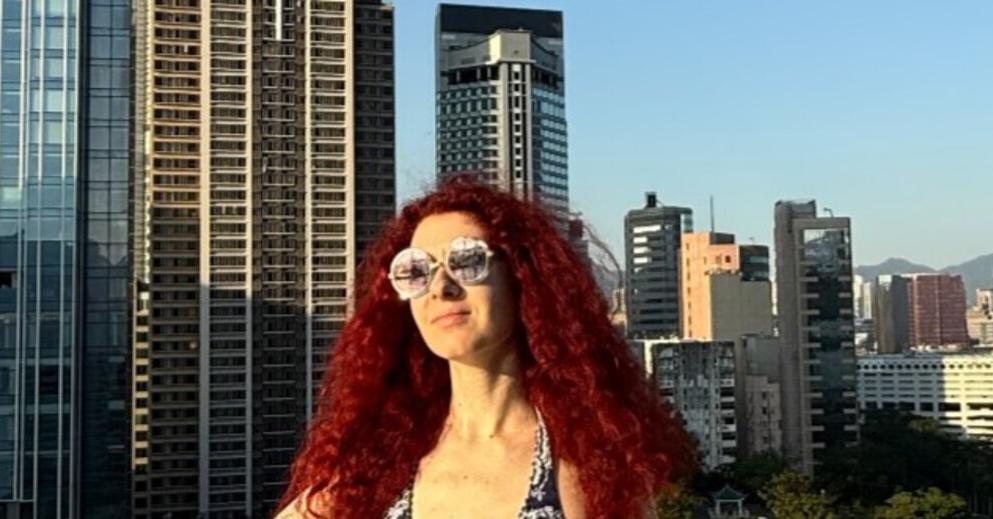 Дочь Якубовича, уехавшая в Гонконг, продемонстрировала себя в купальнике.