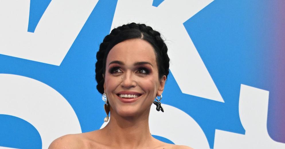 Певица Слава поделилась результатом косметической процедуры.