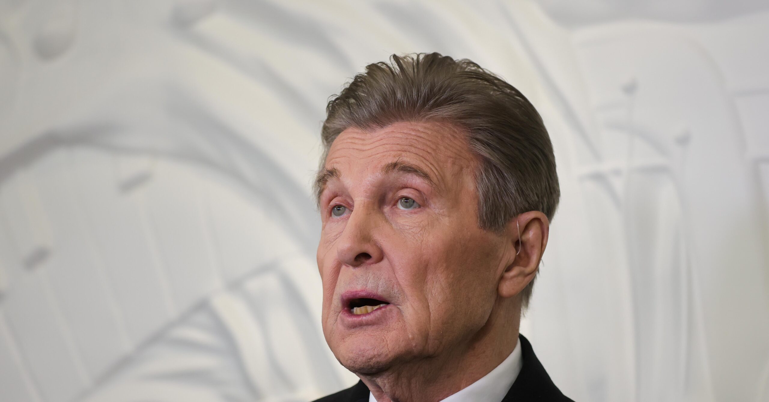 Лев Лещенко признал, что из-за болезни ему сложно говорить.