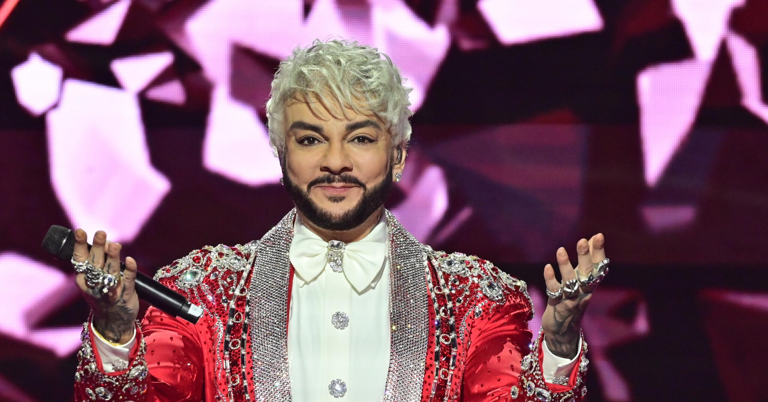 Киркоров одел яркий костюм и почти стал жертвой зубов знаменитого актера.