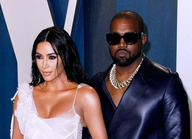 Эпатажная 12-летняя дочь Кардашьян и Уэста установила бриллиантовые зубы.