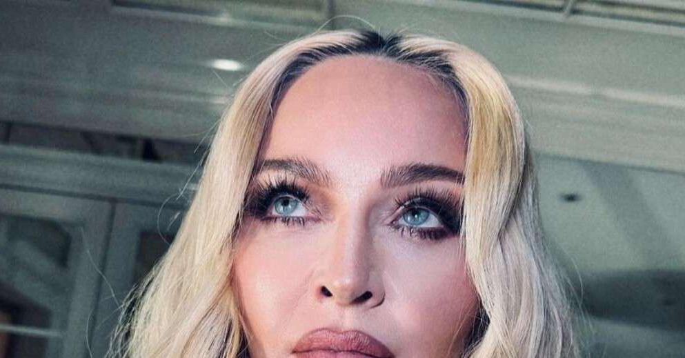 67-летняя Мадонна появилась в полупрозрачном бюстгальтере.