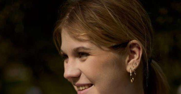 Трусова продемонстрировала, как её юный сын общается с домашними животными.