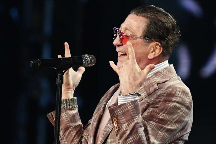 Григорий Лепс увеличил свой гонорар на миллион рублей к Новому году.