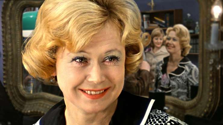 Светлана Немоляева поделилась своим мнением о привычных новогодних фильмах.