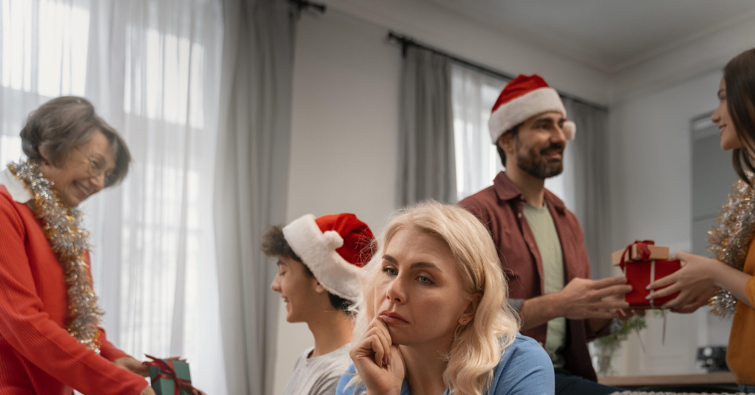 Как учтиво отклонить нежелательных гостей во время новогодних праздников.