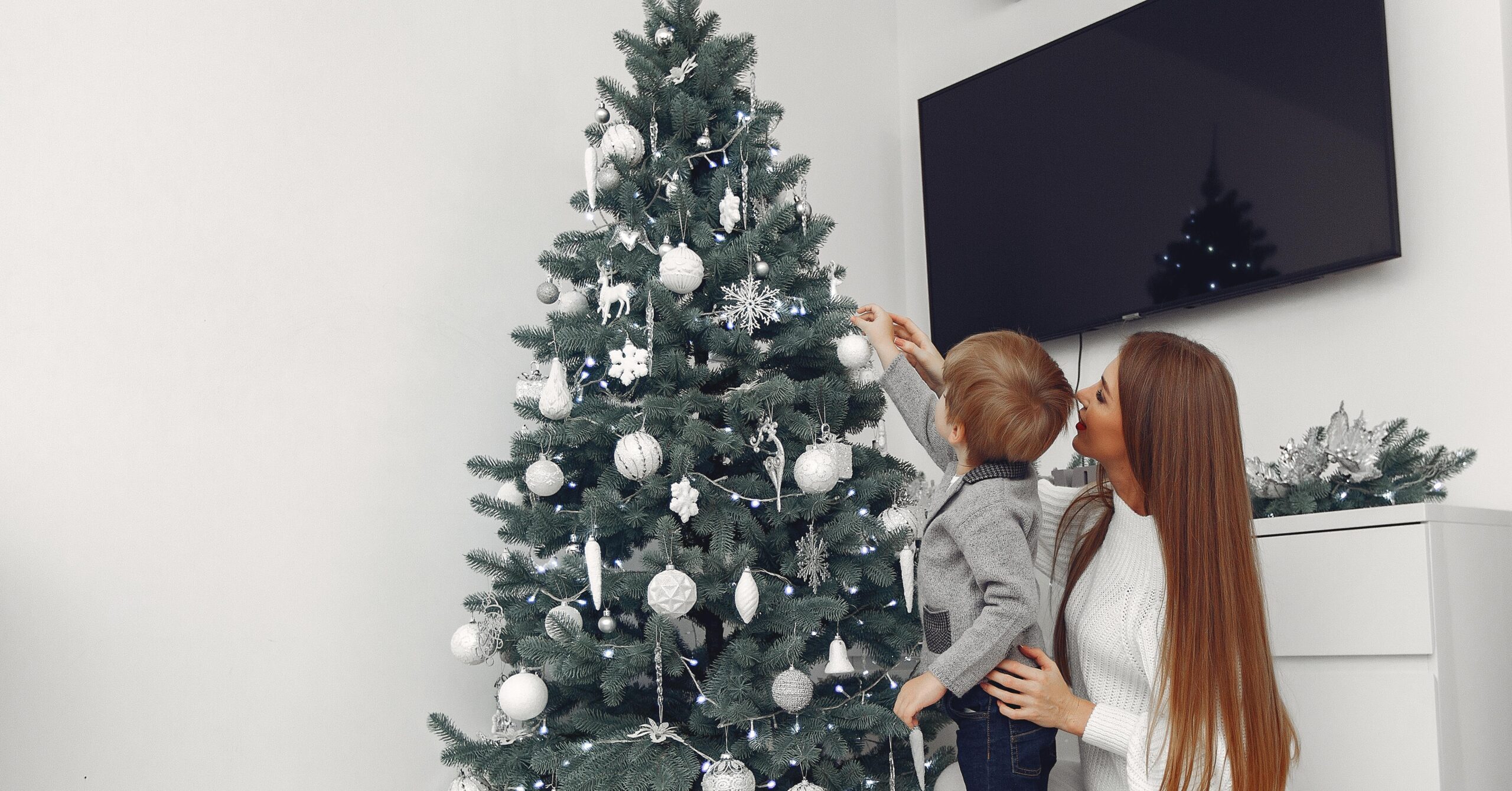 Где разместить елку в маленькой квартире?