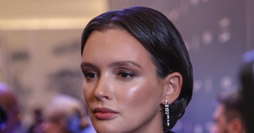 Паулина Андреева опубликовала фотографии из своей новой модной фотосессии.