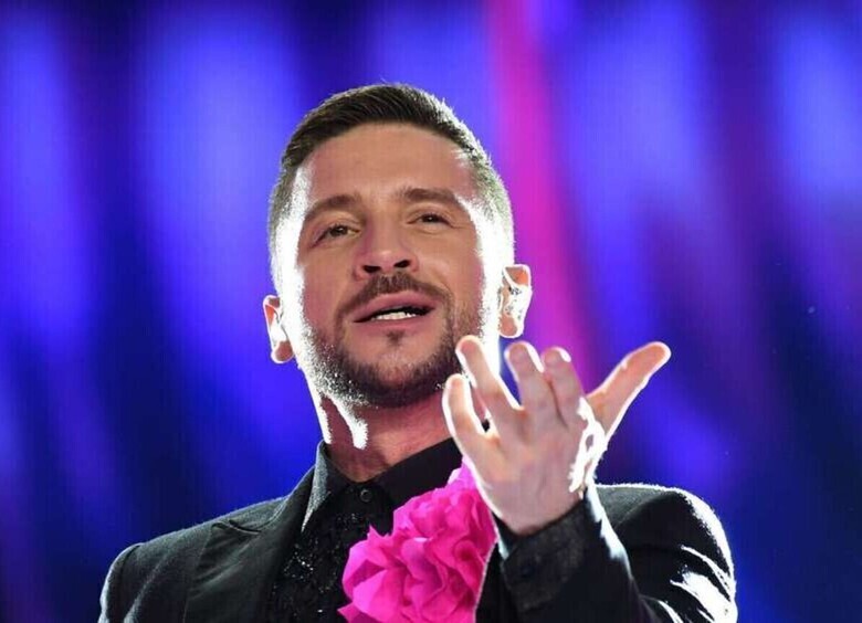 Сергей Лазарев, покинувший Россию, появился топлес на пляже.