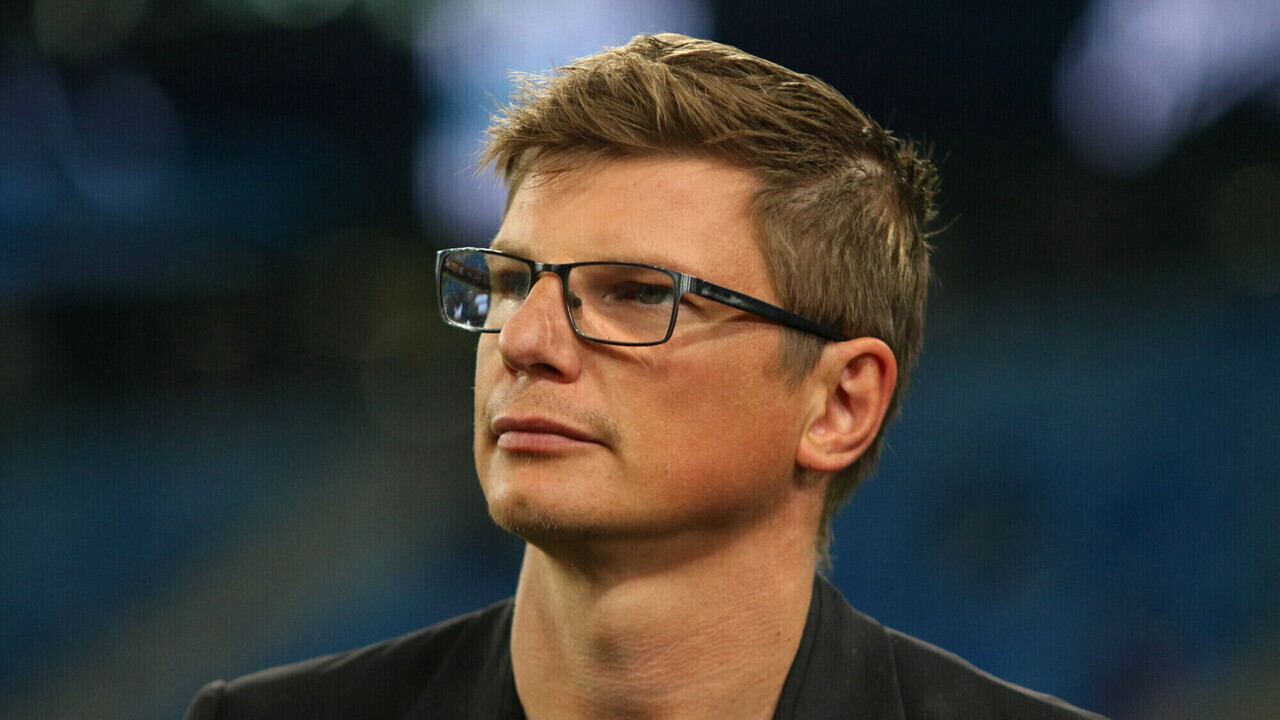 Семейное счастье под елкой: Анна запечатлела Андрея Аршавина с дочерью Евой