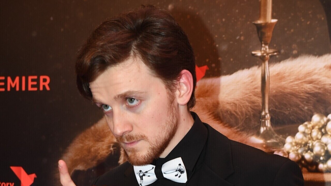 Рассекречена личность актрисы, с которой встречается Федотов — она иностранка.