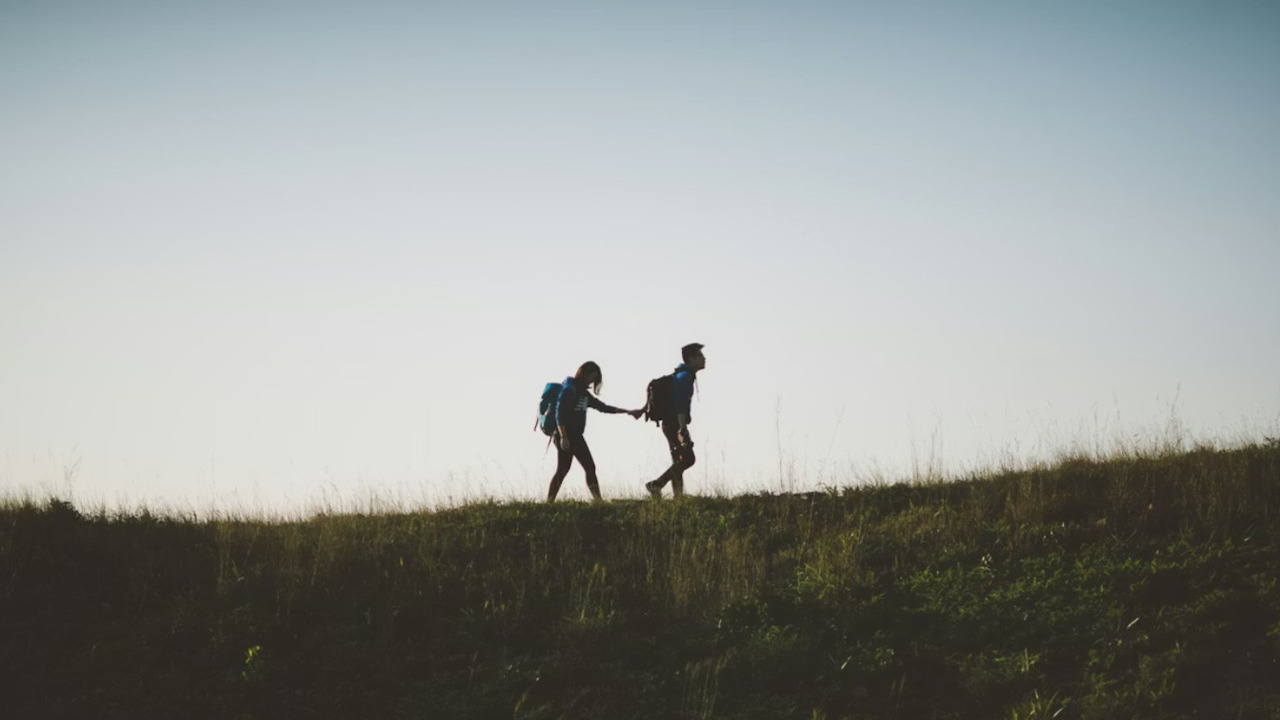Слишком взрослые для эмоций: почему трудно любить человека на терапии.
