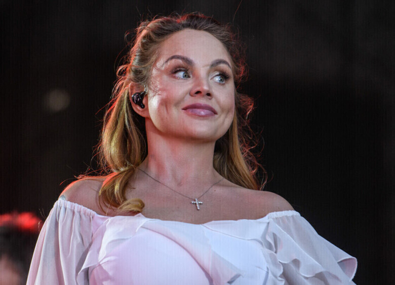 МакSим, выступившая в Тюмени, порадовала зрителей, организовав гендер-вечеринку.