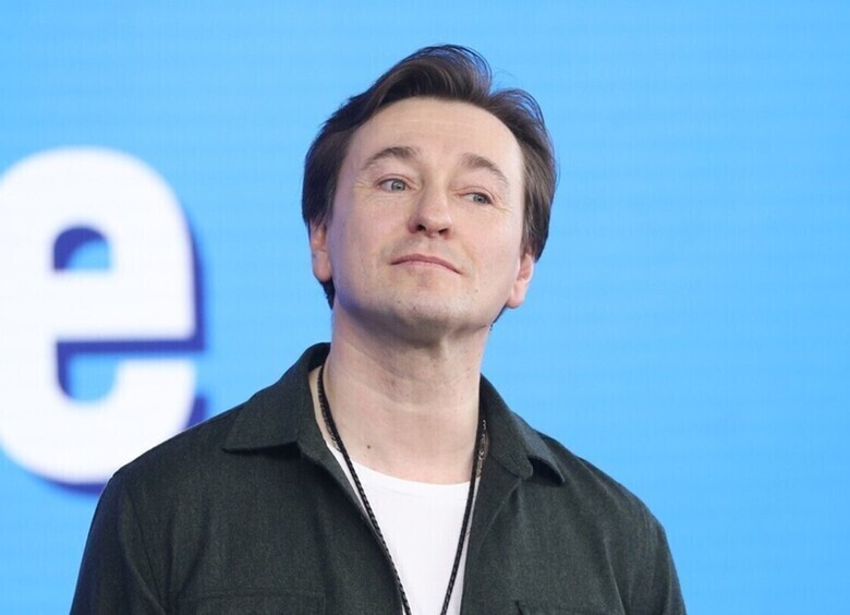 Суд наложил запрет на продажу масок с изображением Безрукова.