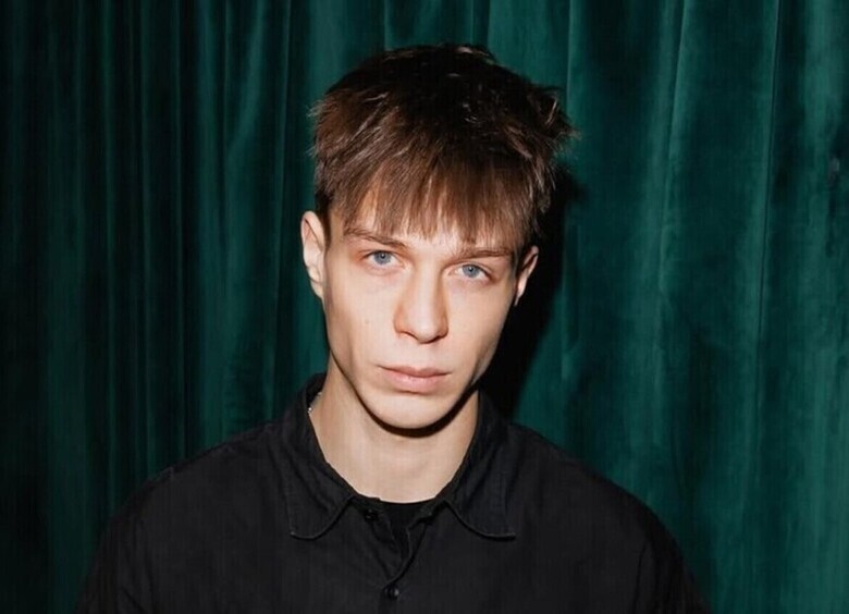 Глеб Калюжный был уволен во второй раз из-за обстоятельств, связанных с семьёй.