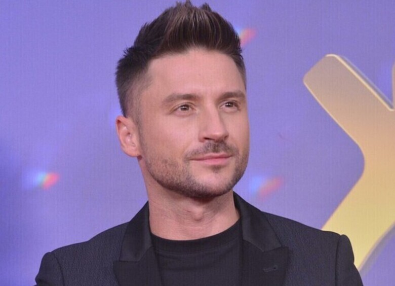 Сергей Лазарев запечатлел на одном фото своих самых близких людей.