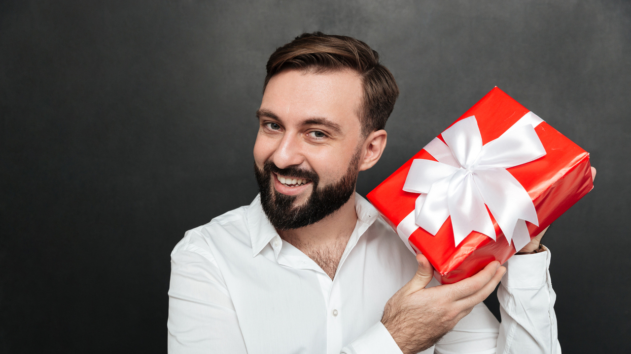 Не потратим лишнего: выбираем бюджетные подарки для любимых мужчин