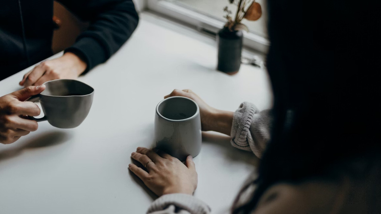 Когда просят упростить выражение лица — что на самом деле имеется в виду?