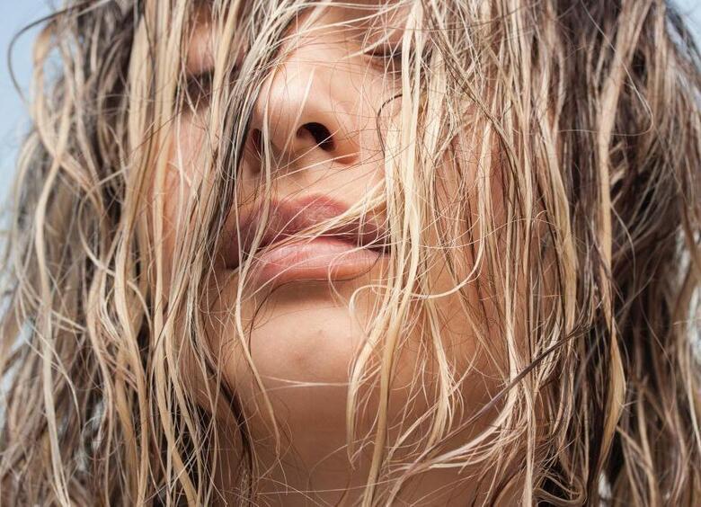 Грязной уход за волосами: новый тренд в волосной косметологии