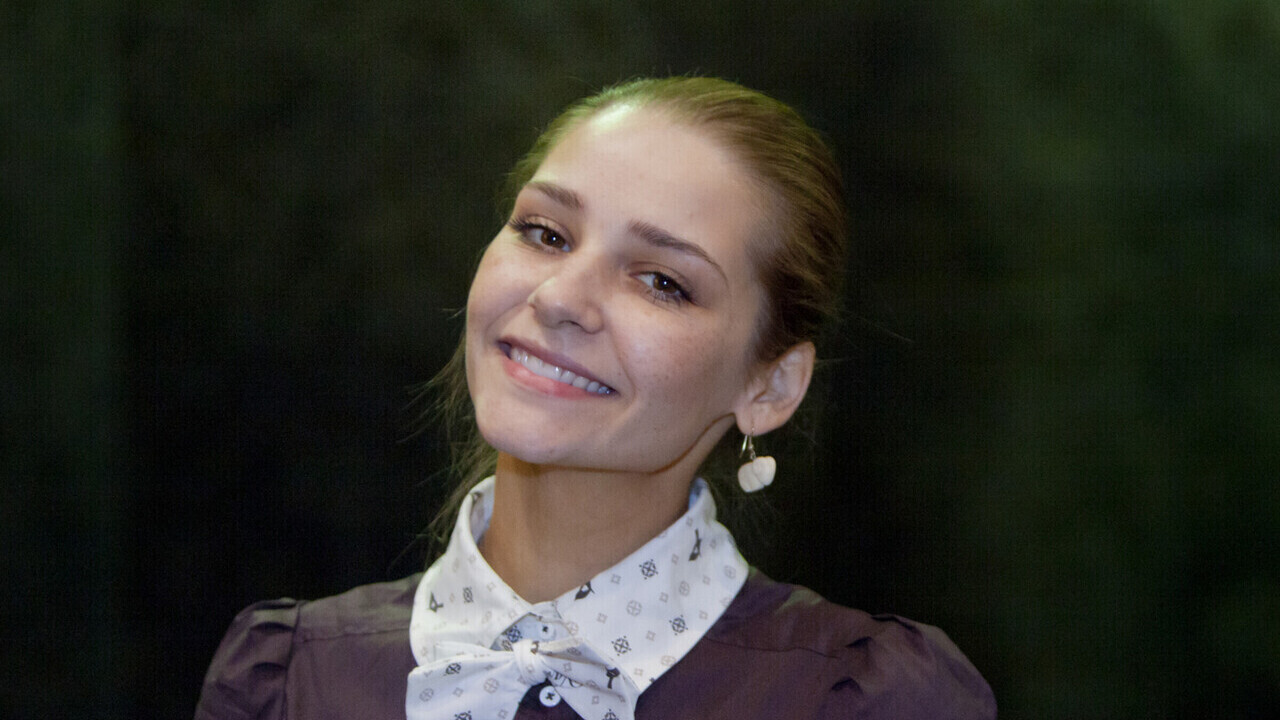 Мать пятерых детей Глафира Тарханова поразила поклонников фото в прозрачном наряде.