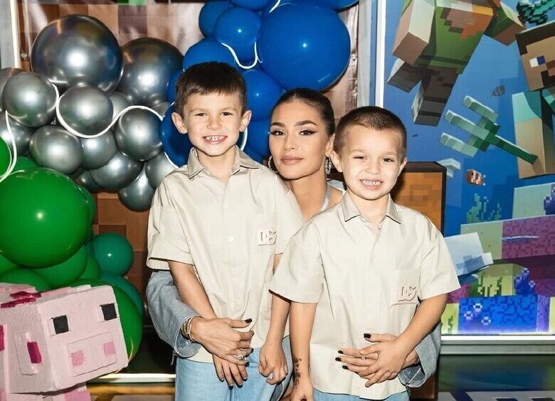 Шубская поделилась семейными фото с подросшими сыновьями.